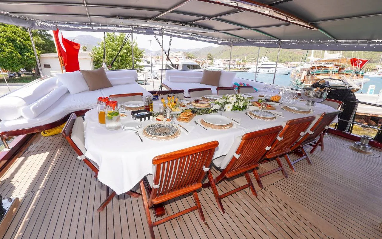 Perla Del Mar Gulet - Dining Table