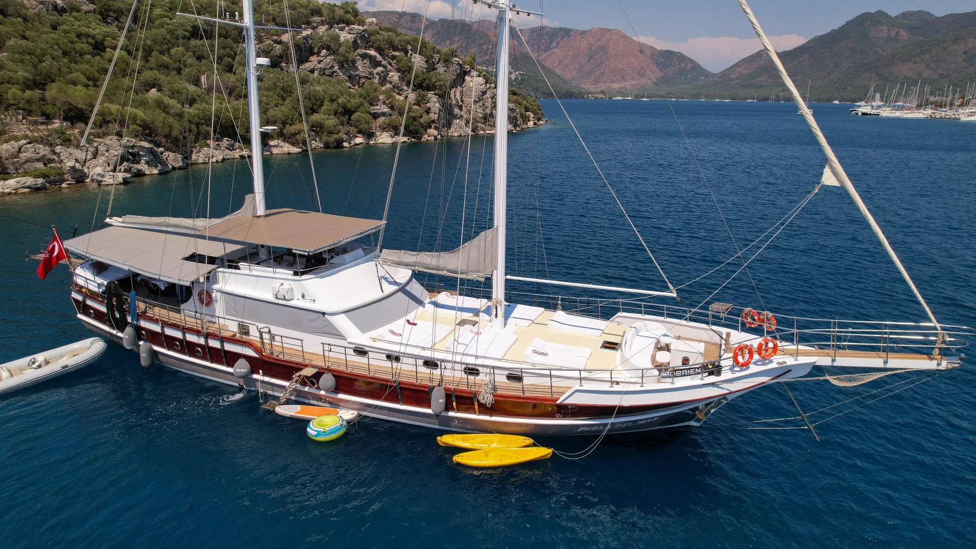Luxury Yacht Charter